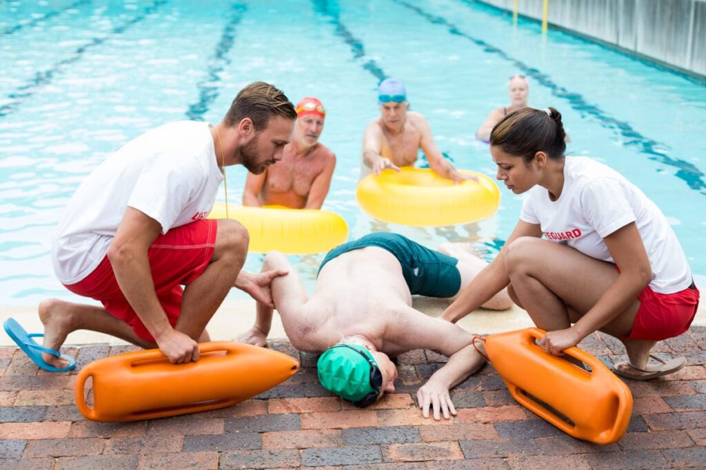 Requisitos para ser un socorrista en piscinas de hoteles