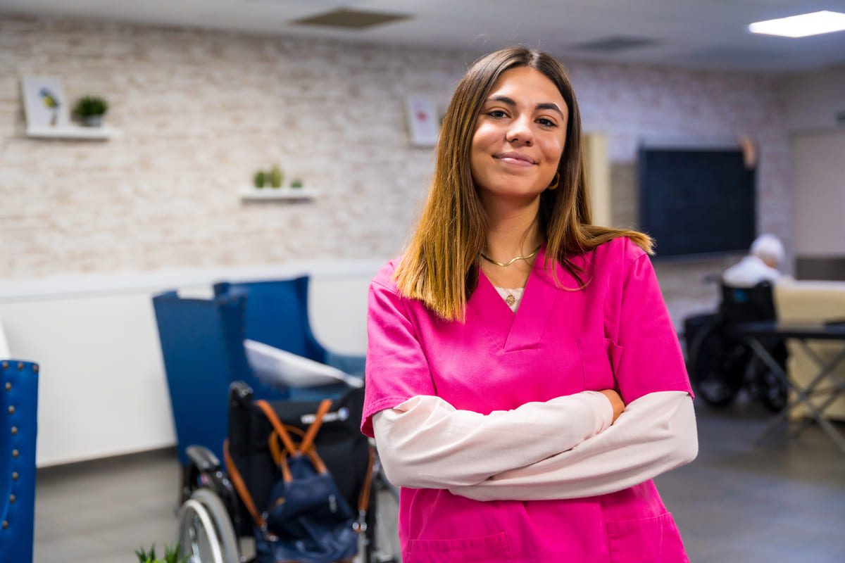 Imagen destacada de “Nuevas salidas laborales para auxiliares de enfermería en 2026”