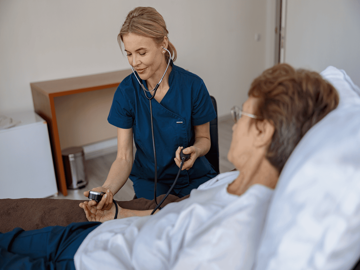 Experto en Atención al paciente geriátrico. Movilización y prevención de úlceras y escaras