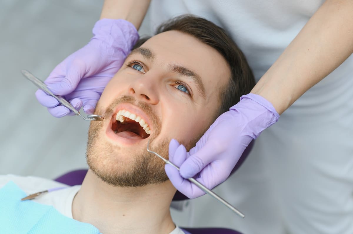 Imagen destacada de “Qué es la periodoncia y cuál es su tratamiento”