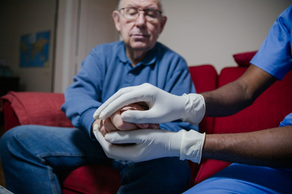 Desafíos de los celadores en la atención a pacientes con Alzheimer