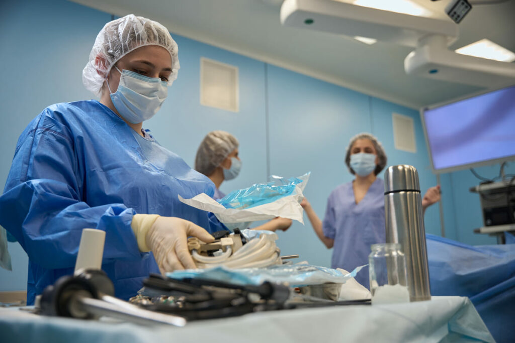 Manipulación de instrumentos esterilizados