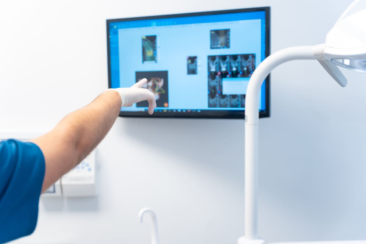 Imagen destacada de “Nuevas tecnologías en el diagnóstico radiológico dental”