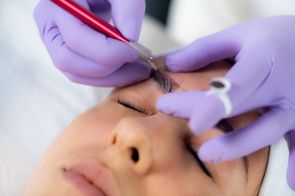 Especialización en Diseño de Cejas y Técnicas de Microblading