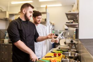 Formación Avanzada para Jefes de Partida en Cocinas Profesionales