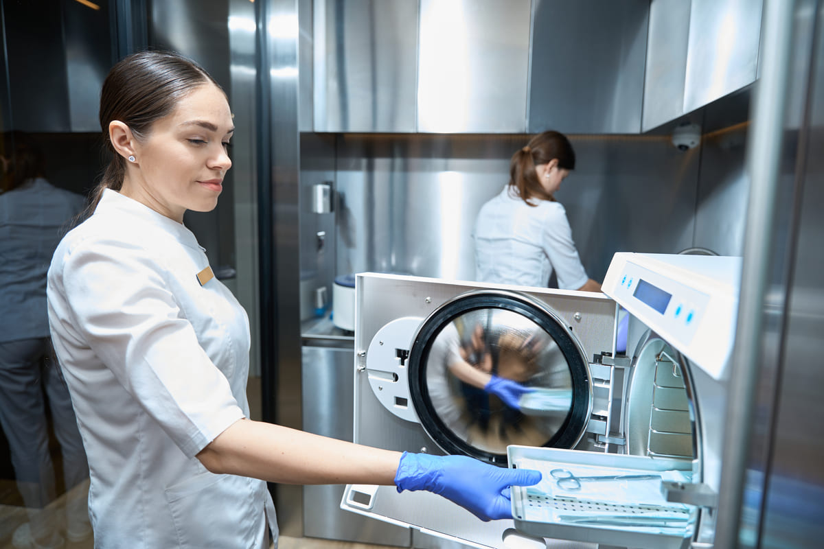 Imagen destacada de “Esterilización en quirófano: técnicas clave”