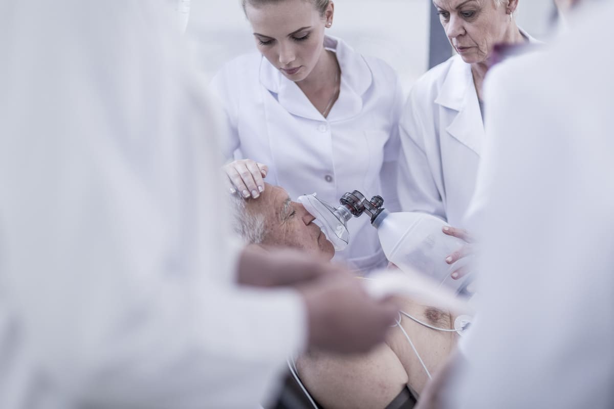 Imagen destacada de “Cuidados especializados para pacientes críticos en UCI”