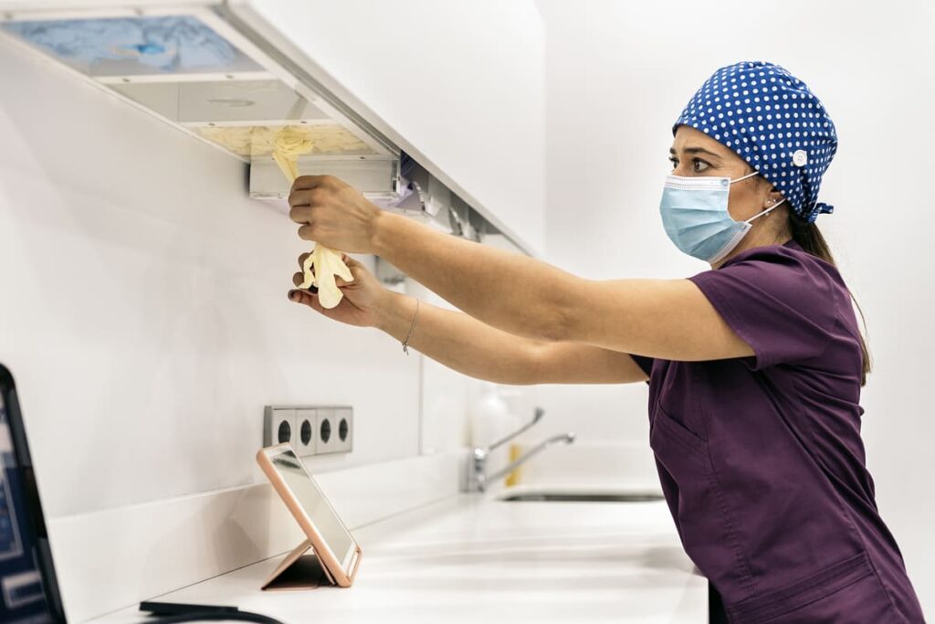 Rol del auxiliar de enfermería en la prevención de infecciones nosocomiales