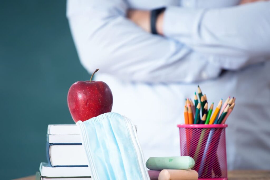 Profesionales sanitarios realizando talleres de educación para la salud y promoción del bienestar