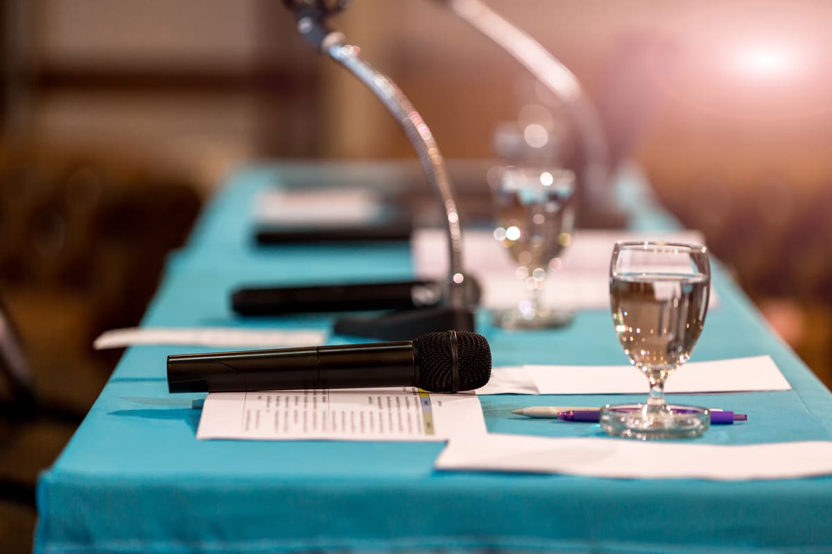 Imagen destacada de “Errores de protocolo en eventos empresariales y cómo evitarlos”